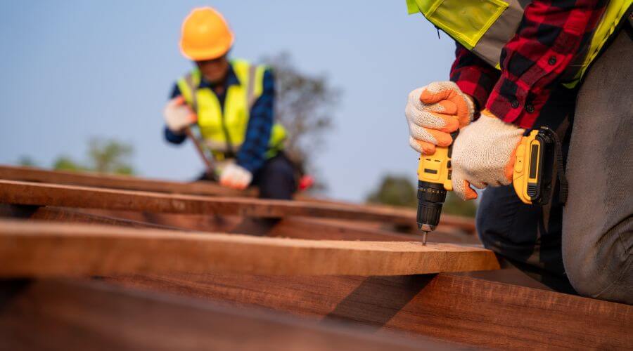 Expert Emergency Roof Repairs services in Fluvanna, TX